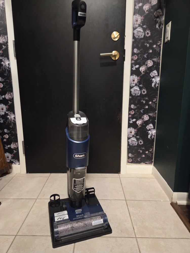 Shark HydroVac 3 in 1 vacuum and mop - photo 2
