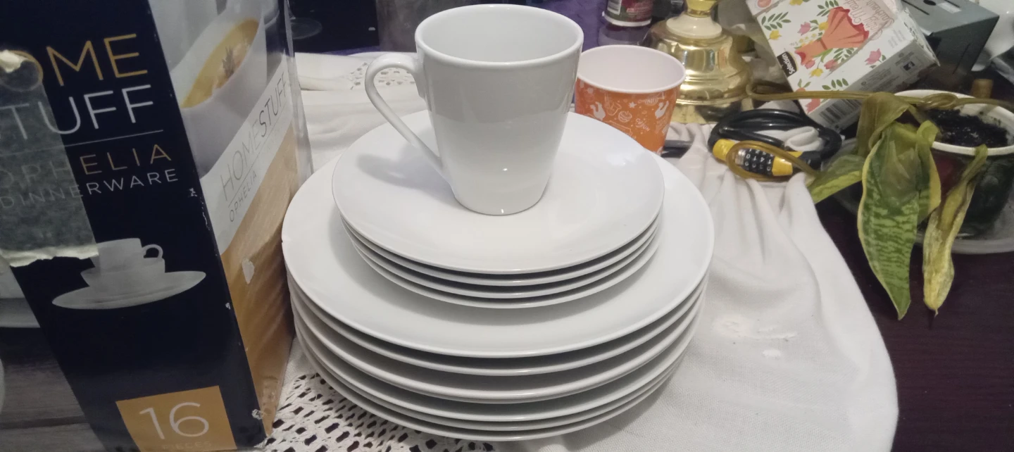 Home Stuff Ophelia 16-Piece Dinnerware Set - New