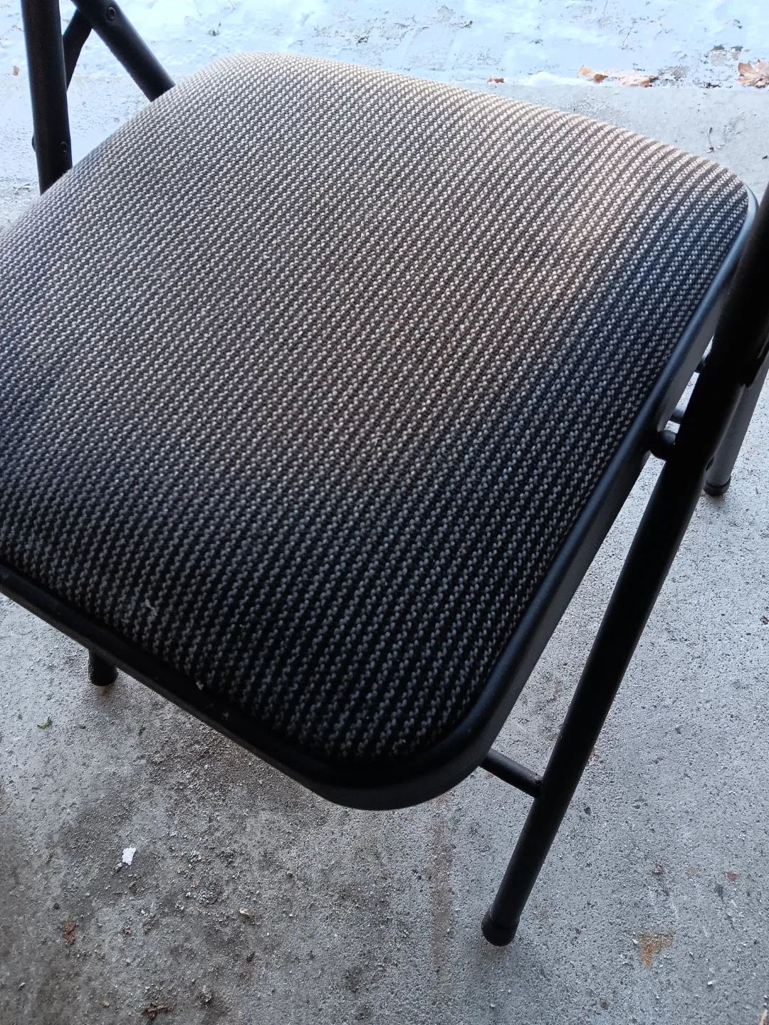 Lifetime 4-Foot Commercial Folding Table #cleanout image indicator(4)