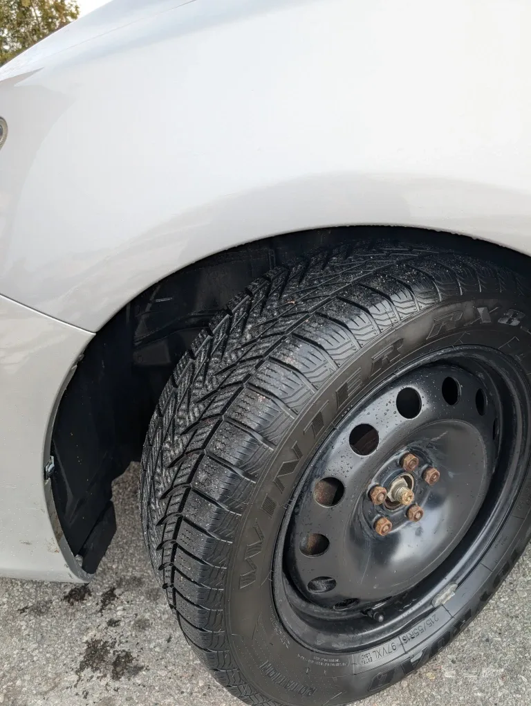 Silver Toyota Corolla Sedan image indicator(3)