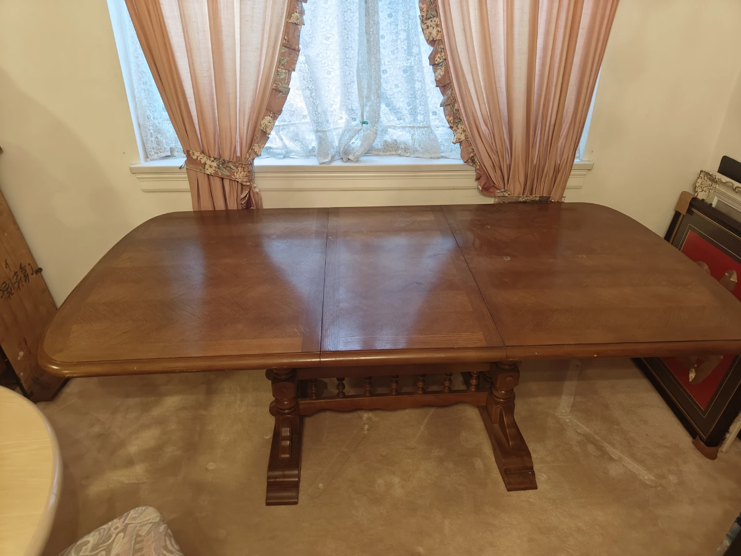 Extendable Oak Dining Table with 6 Chairs