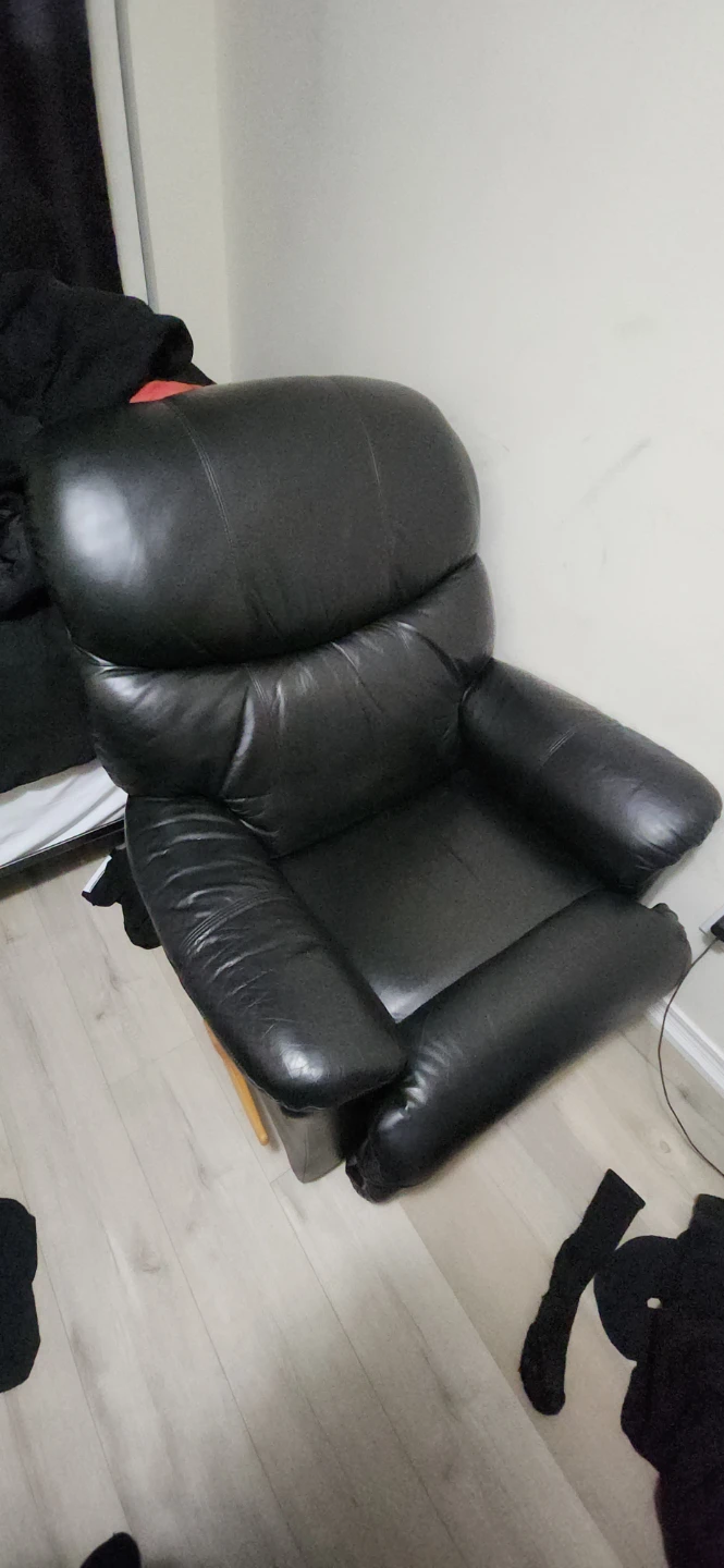 LA-Z-BOY Morrison Black Leather Recliner
