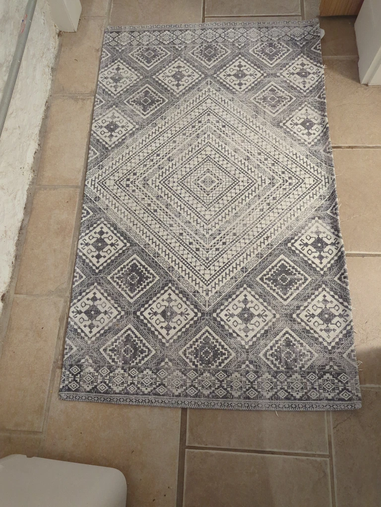 Patterned Area Rug 3 x 4 (washable)