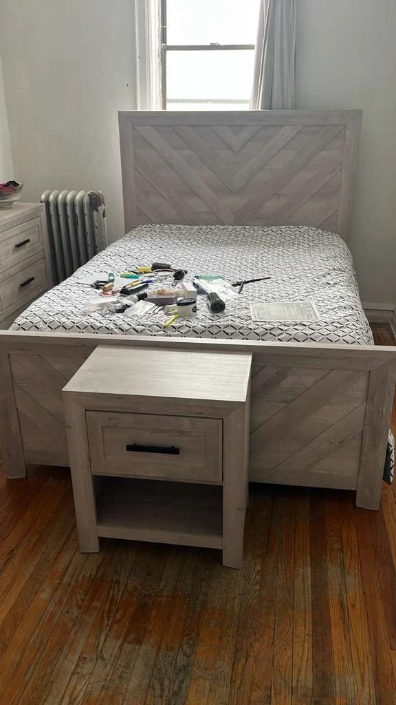 Bedroom Set - Bed, Nightstand, Dresser, Mirror - photo 2