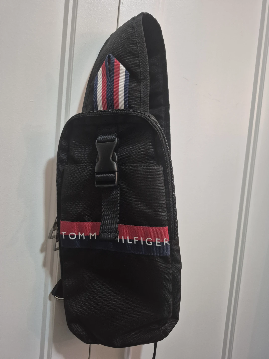 Tommy Hilfiger Crossbody Sling Bag – Black – Like New - photo 2