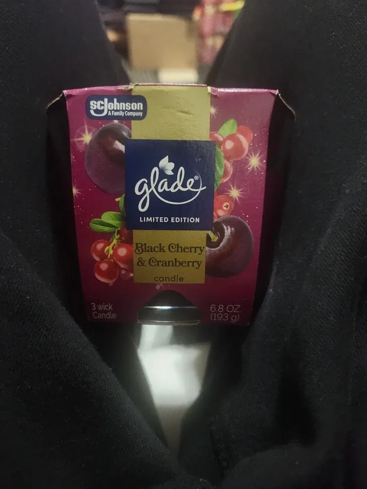 Glade Limited Edition Black Cherry & Cranberry Candle