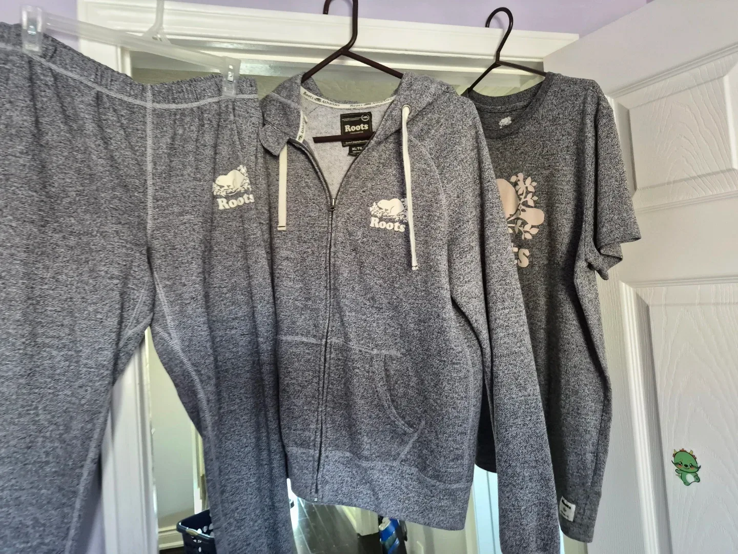 Roots Set: Ladies XL Hoodie, & Tee Pants Large