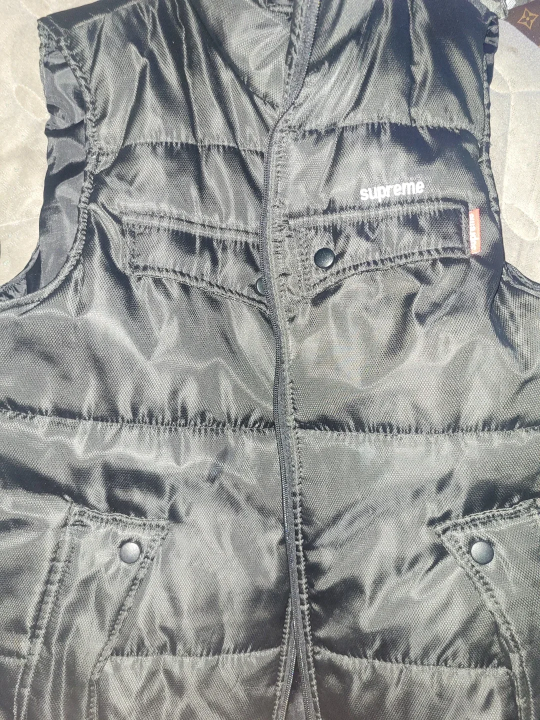 Supreme Black Puffer Vest image indicator(2)