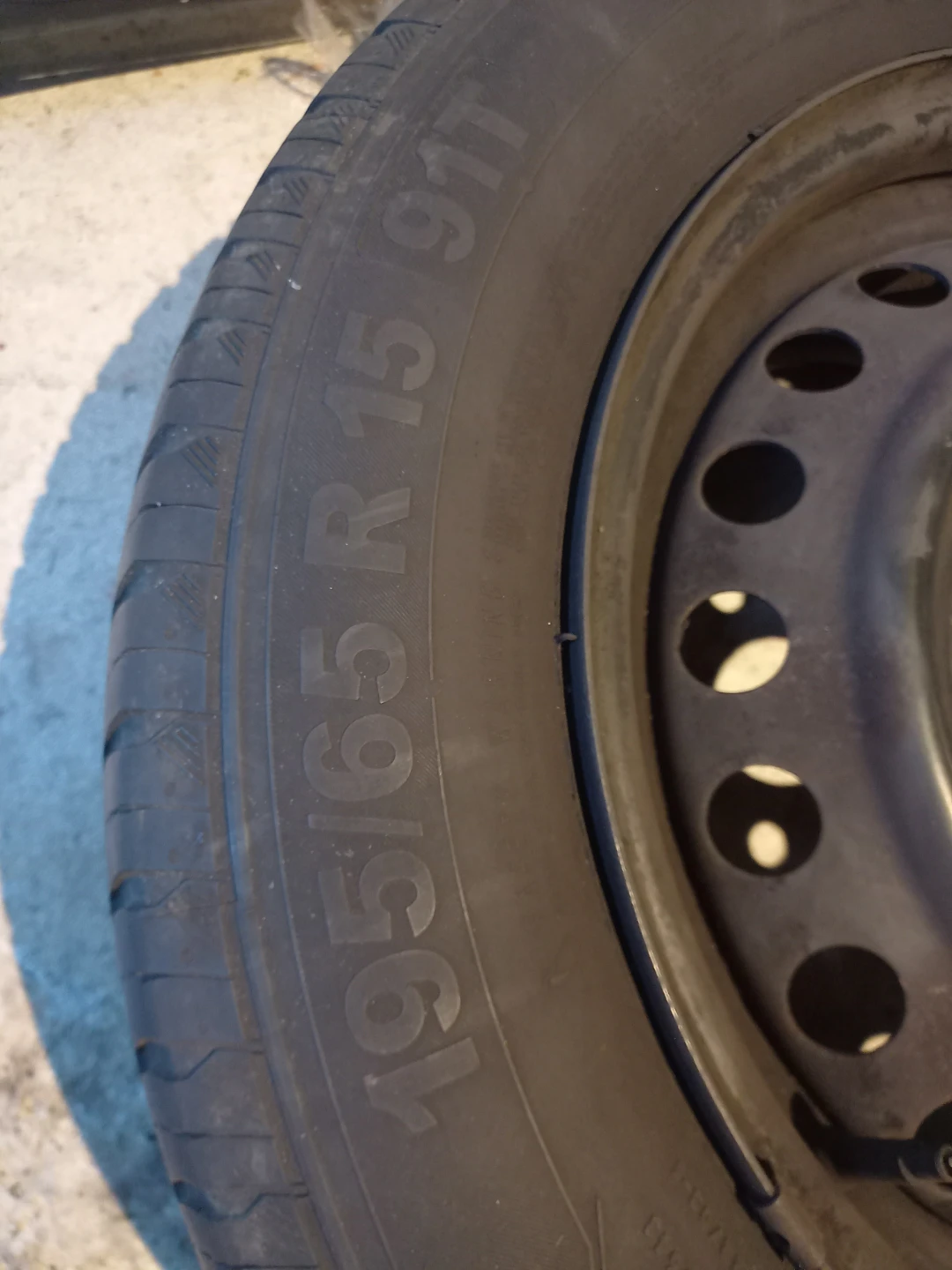 195/65R15 91T Tire with Steel Rim - photo 2