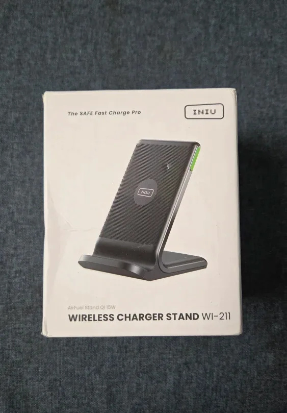 INIU Wireless Charger Stand WI-211 - New in Box!