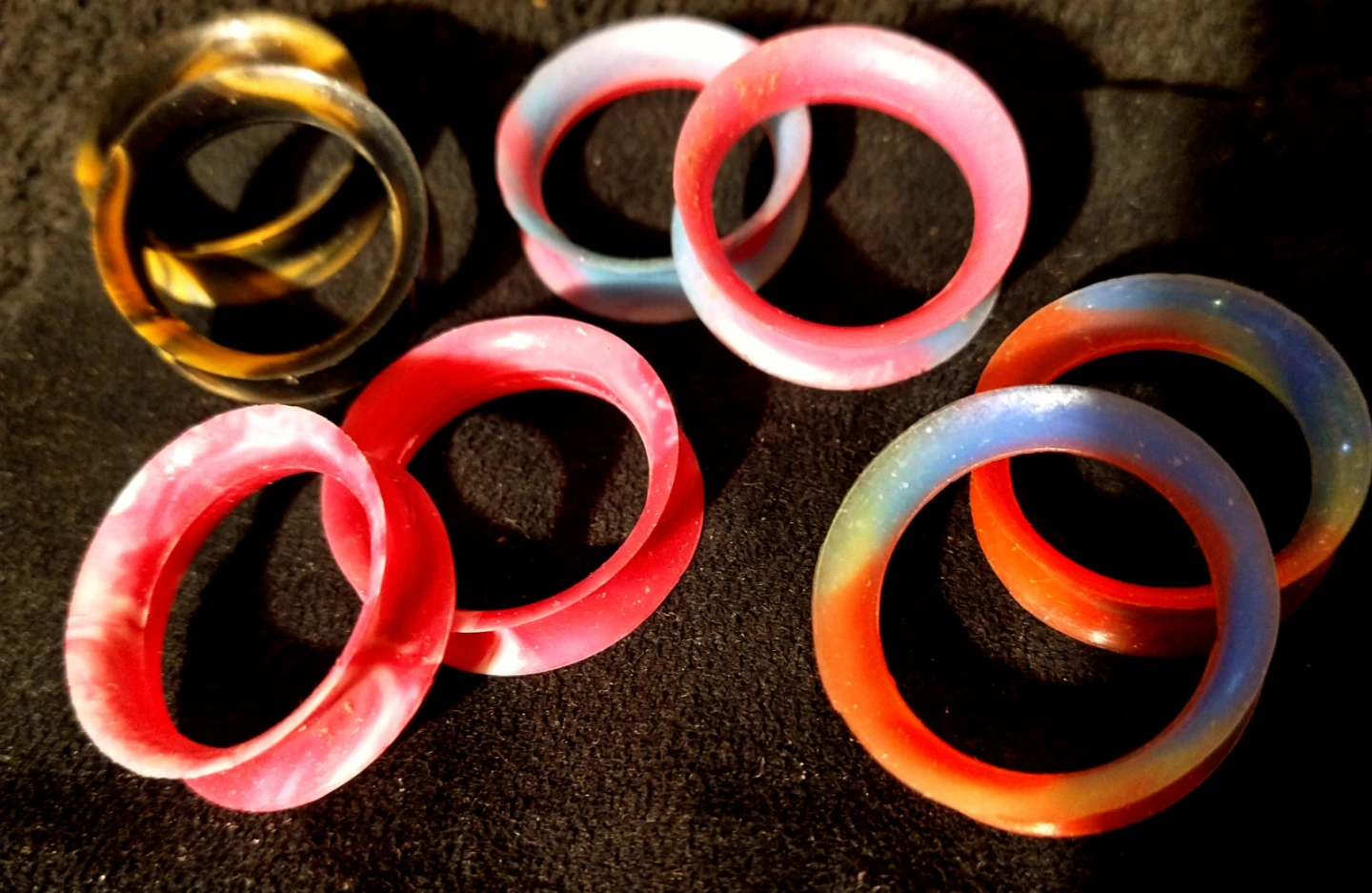 BRAND NEW Unisex 4 pairs of 1"siliconeear plugs/gauges - photo 4