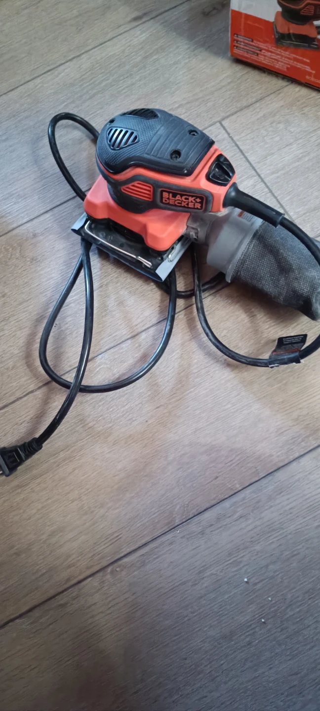 Black+Decker 1/4 Sheet Electric Sander with Sandpaper - photo 2