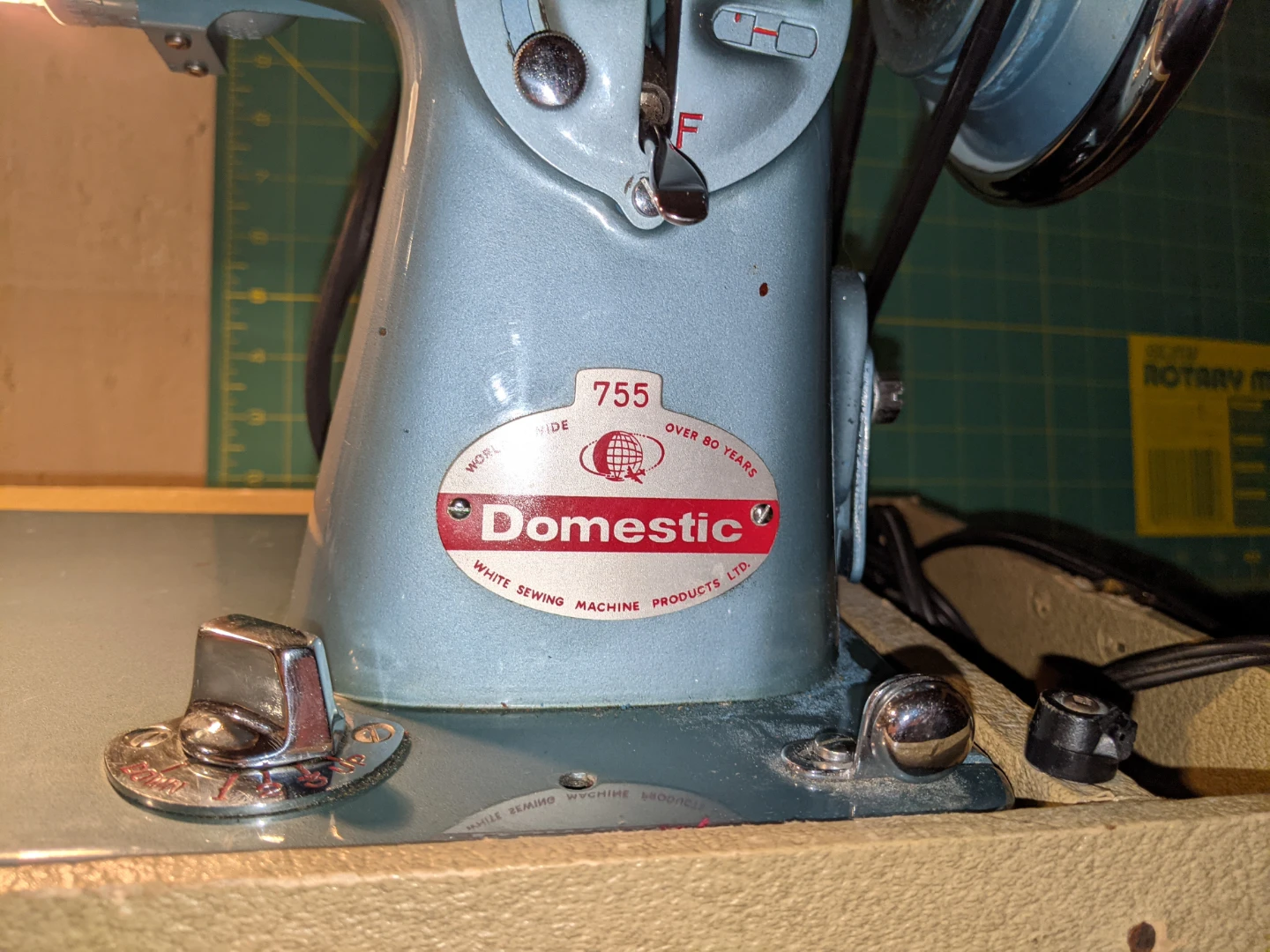 Vintage Domestic 755 Sewing Machine - photo 3