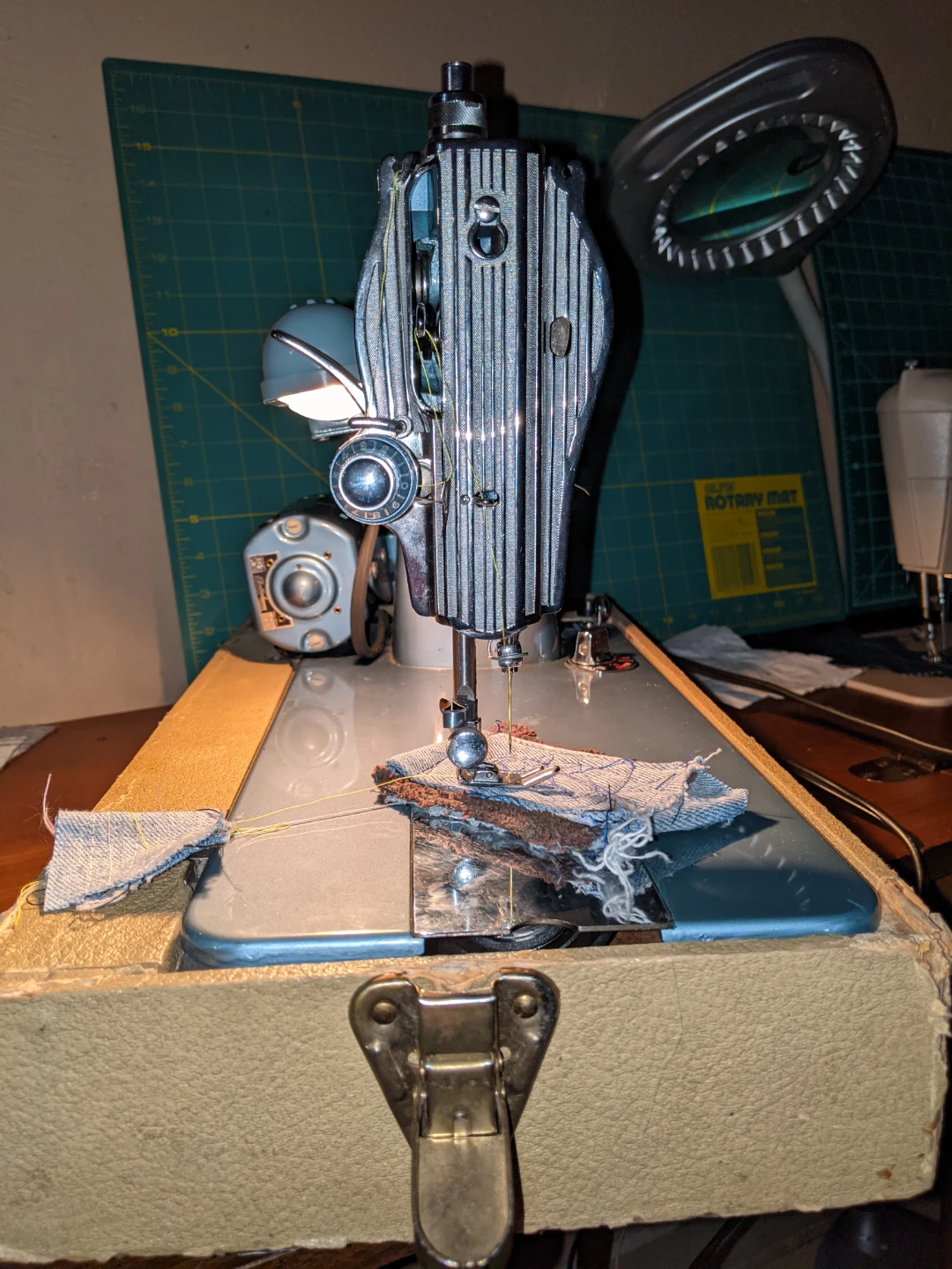 Vintage Domestic 755 Sewing Machine - photo 4
