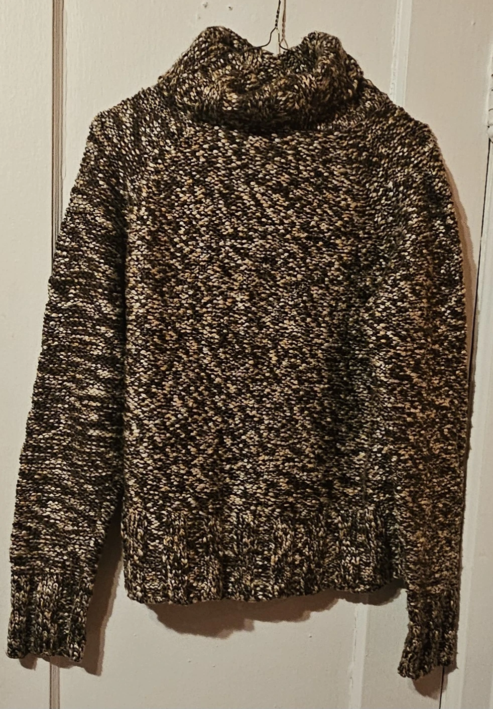 Women Turtleneck sweater. Size Medium.