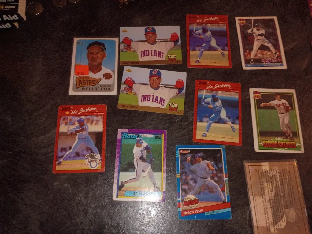 Mixed Lot of Sports Trading Cards image indicator(2)