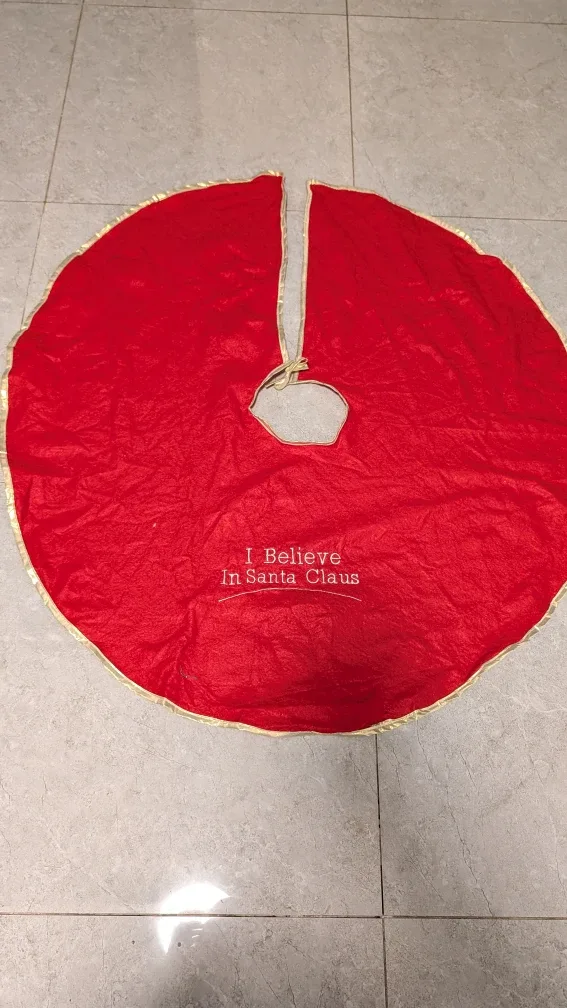 Red Christmas Tree Skirt - I Believe In Santa Claus image indicator(2)