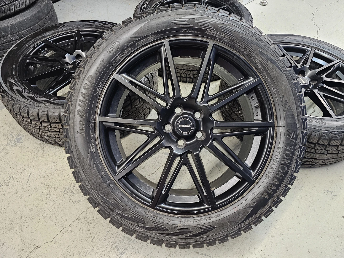 INFINITI QX70 WINTER TIRES ON ALLOY RIMS 265/50/R20