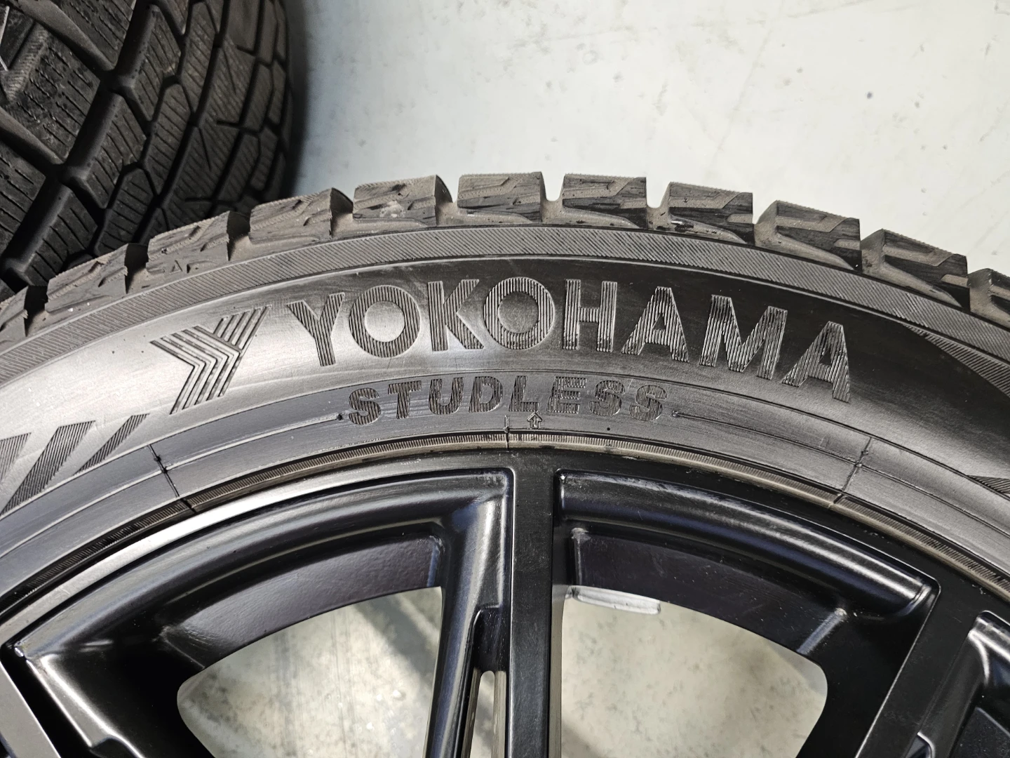 INFINITI QX70 WINTER TIRES ON ALLOY RIMS 265/50/R20 - photo 3