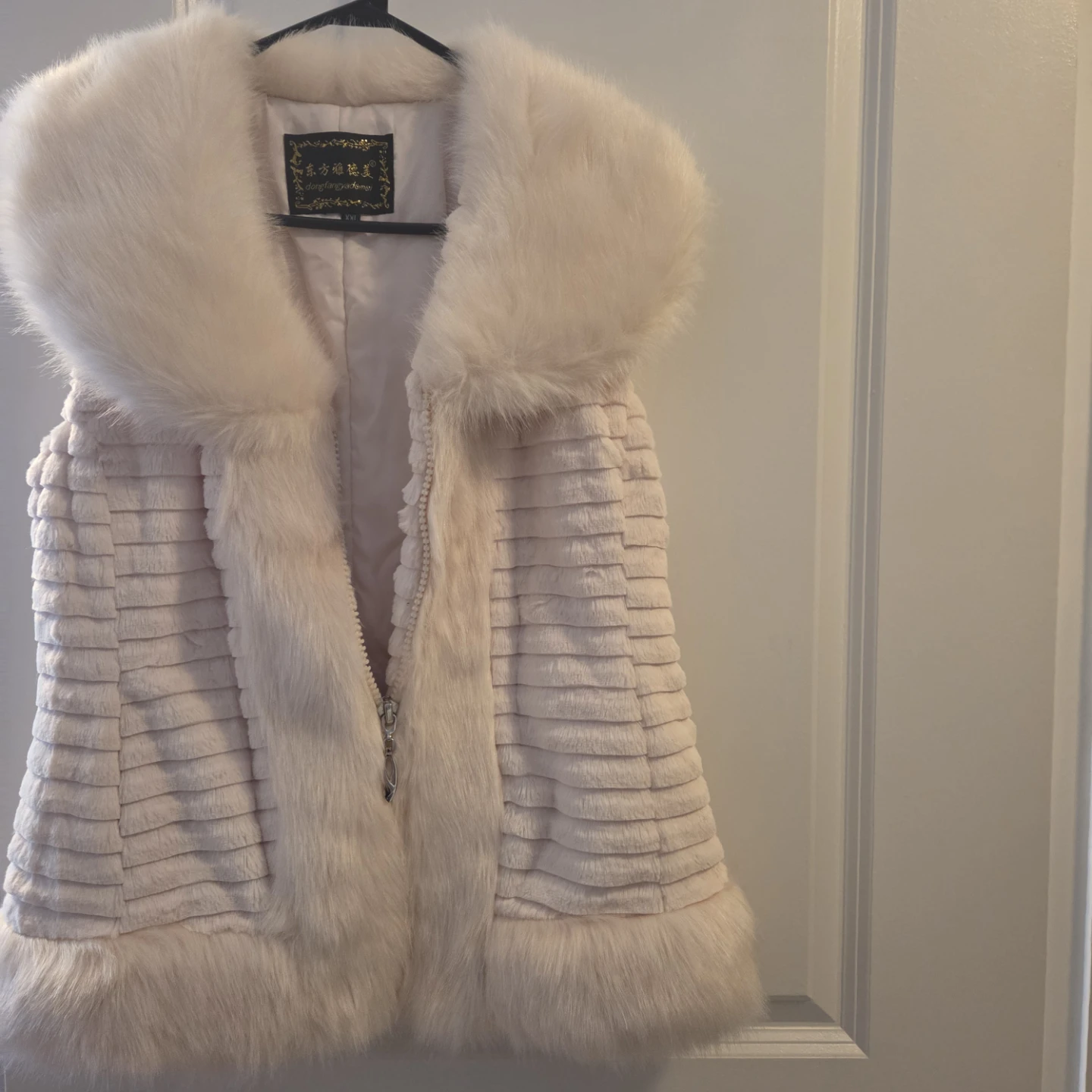 Faux Fur Vest - Size M New - photo 2