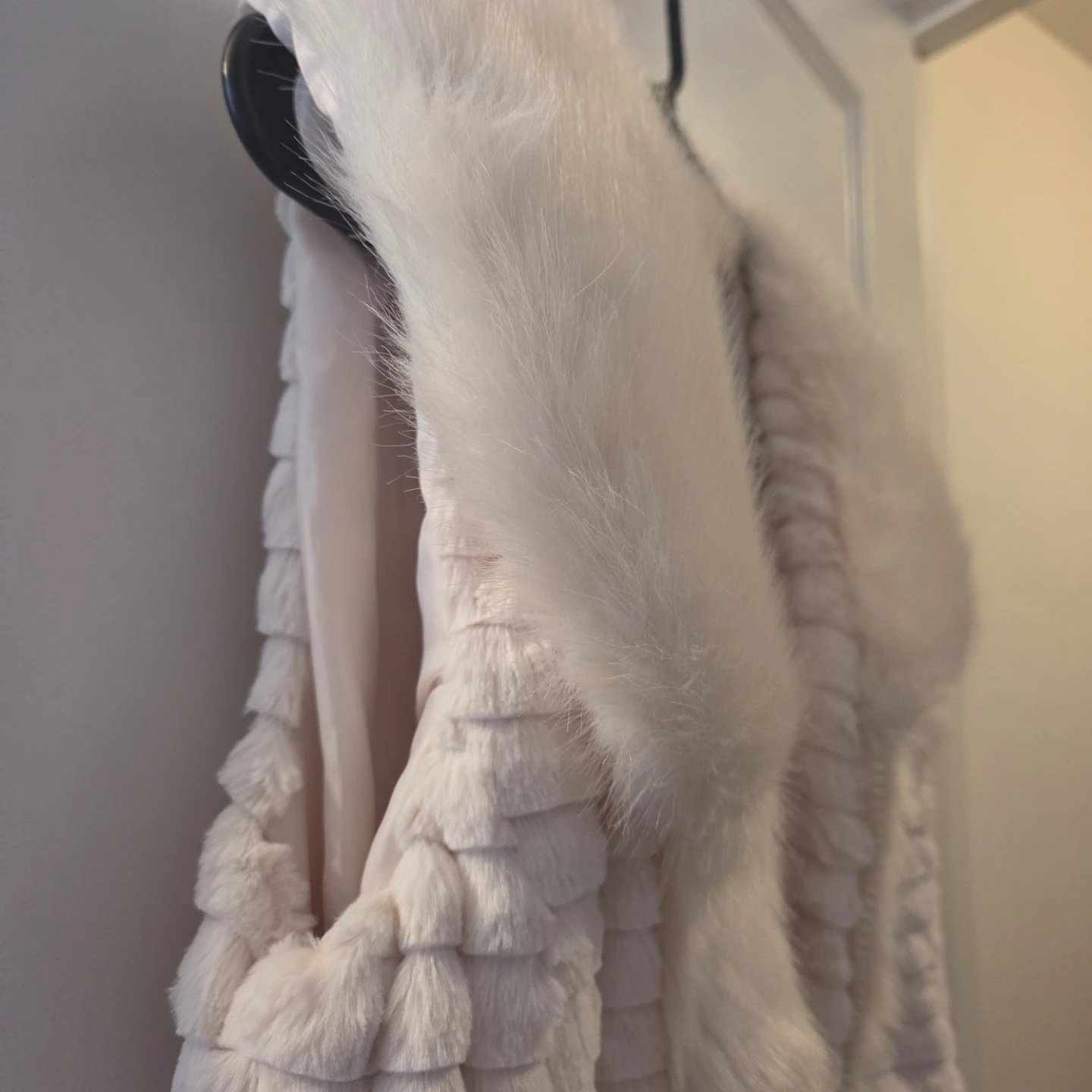 Faux Fur Vest - Size M New - photo 3