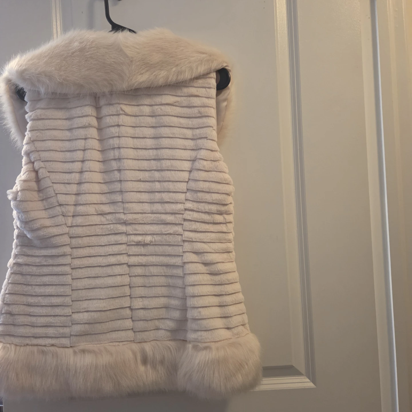 Faux Fur Vest - Size M New - photo 5
