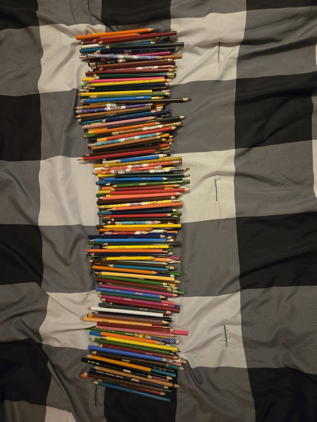 Huge Lot of Coloured Pencils / comes in a bin - photo 2