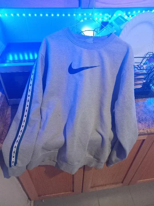 Nike sweaters image indicator(2)