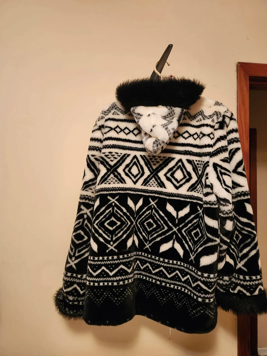 Capital LINDOR Petite XL/TG Faux Fur Coat image indicator(3)