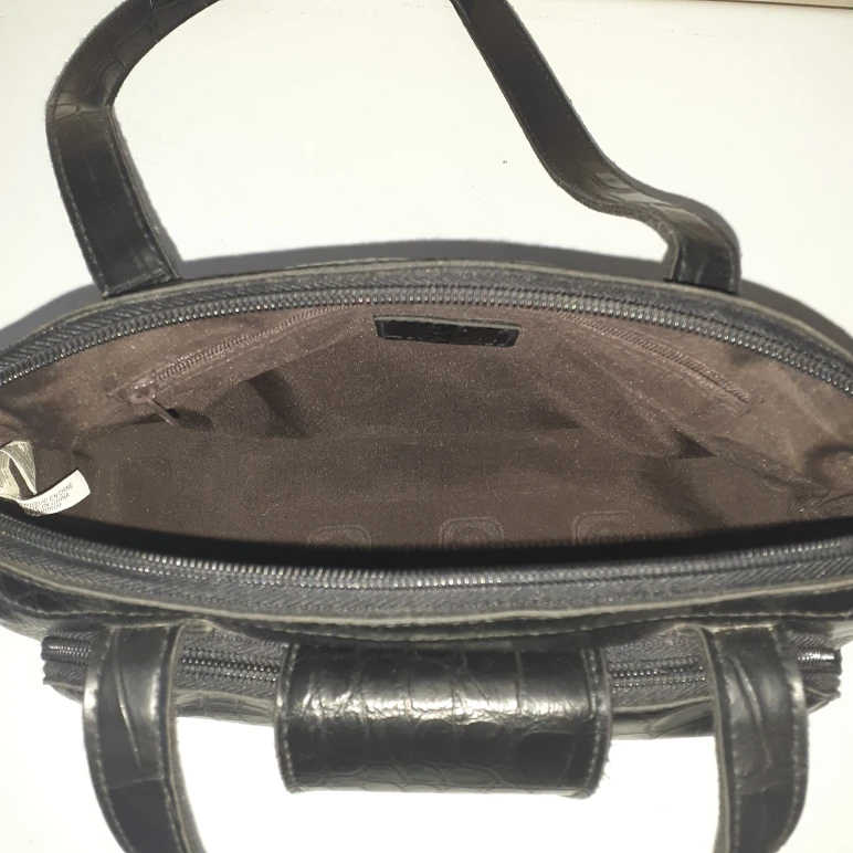 Sonnell Black Leather Handbag - photo 4