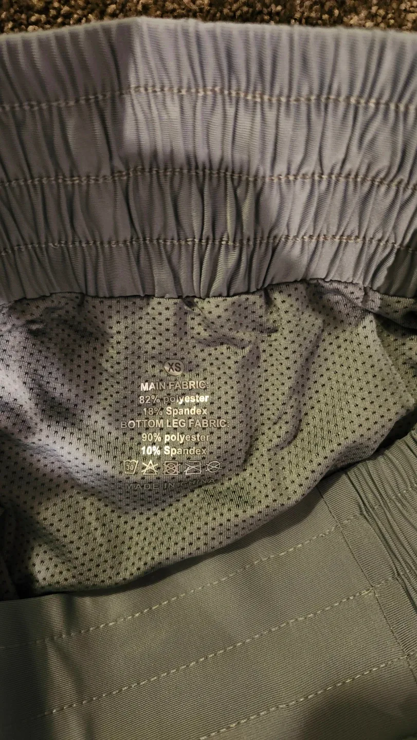 Avgo Shorts - XS - Light green image indicator(3)