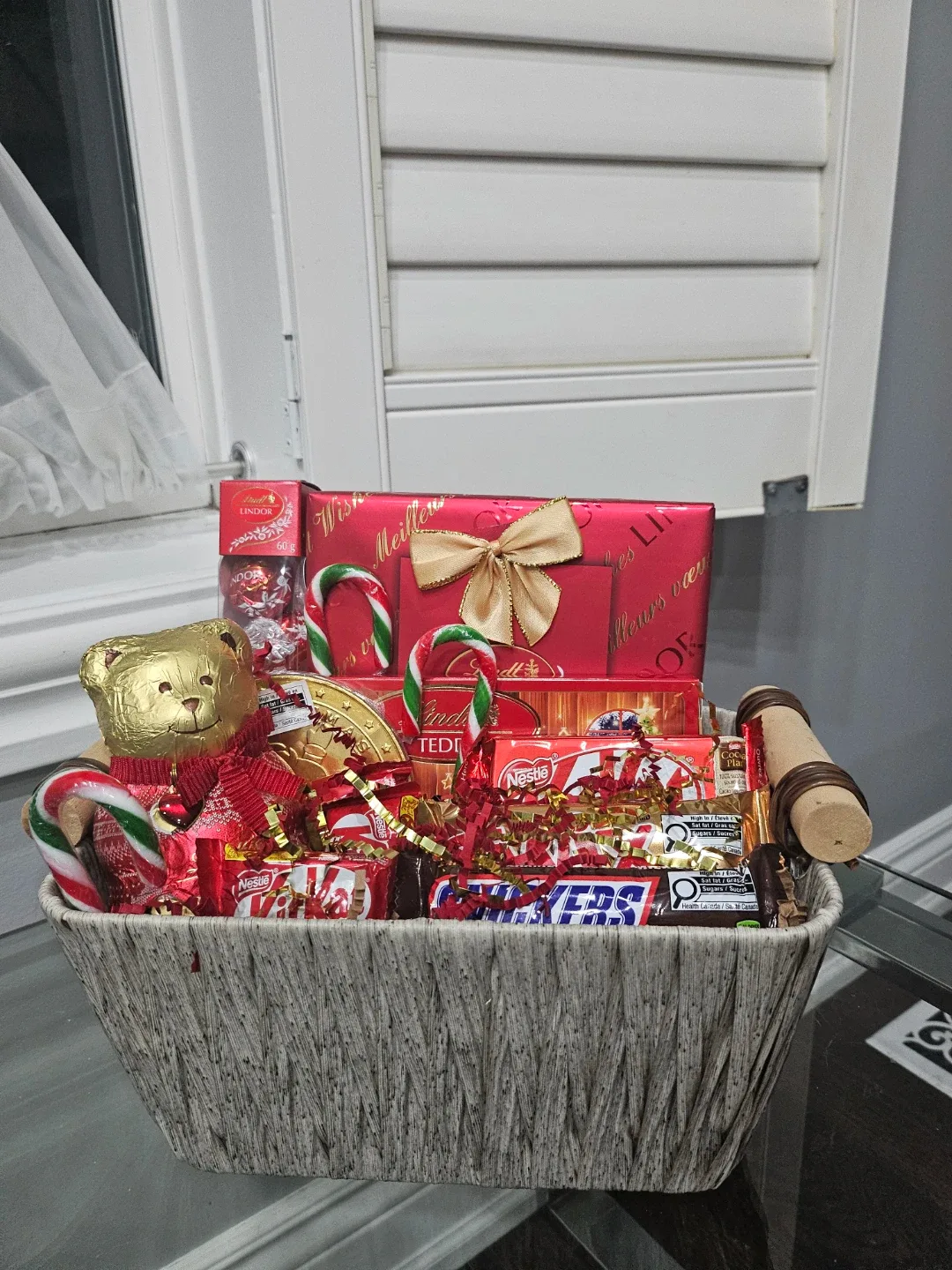 Candy and Chocolate Basket image indicator(2)