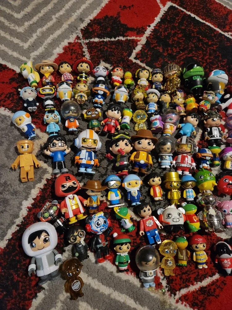 Ryan's World Toy Safe & Figures