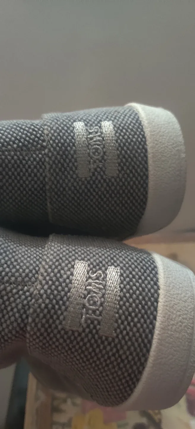 TOMS Grey Shoes - Size 10 mens image indicator(2)