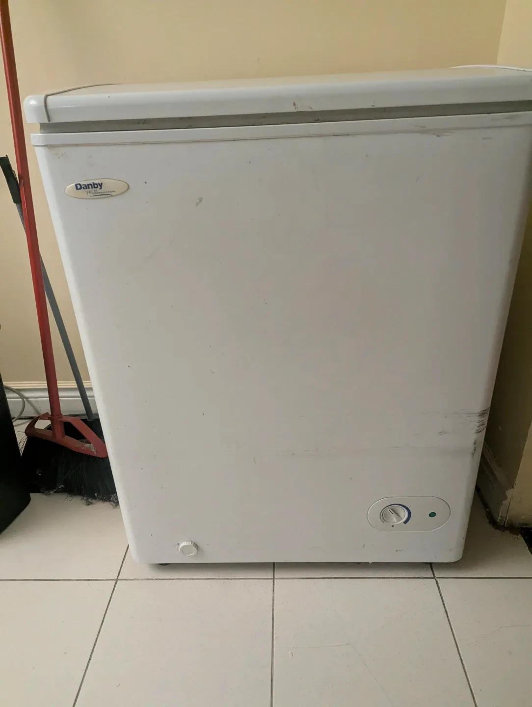 Danby Chest Freezer - White image indicator(3)