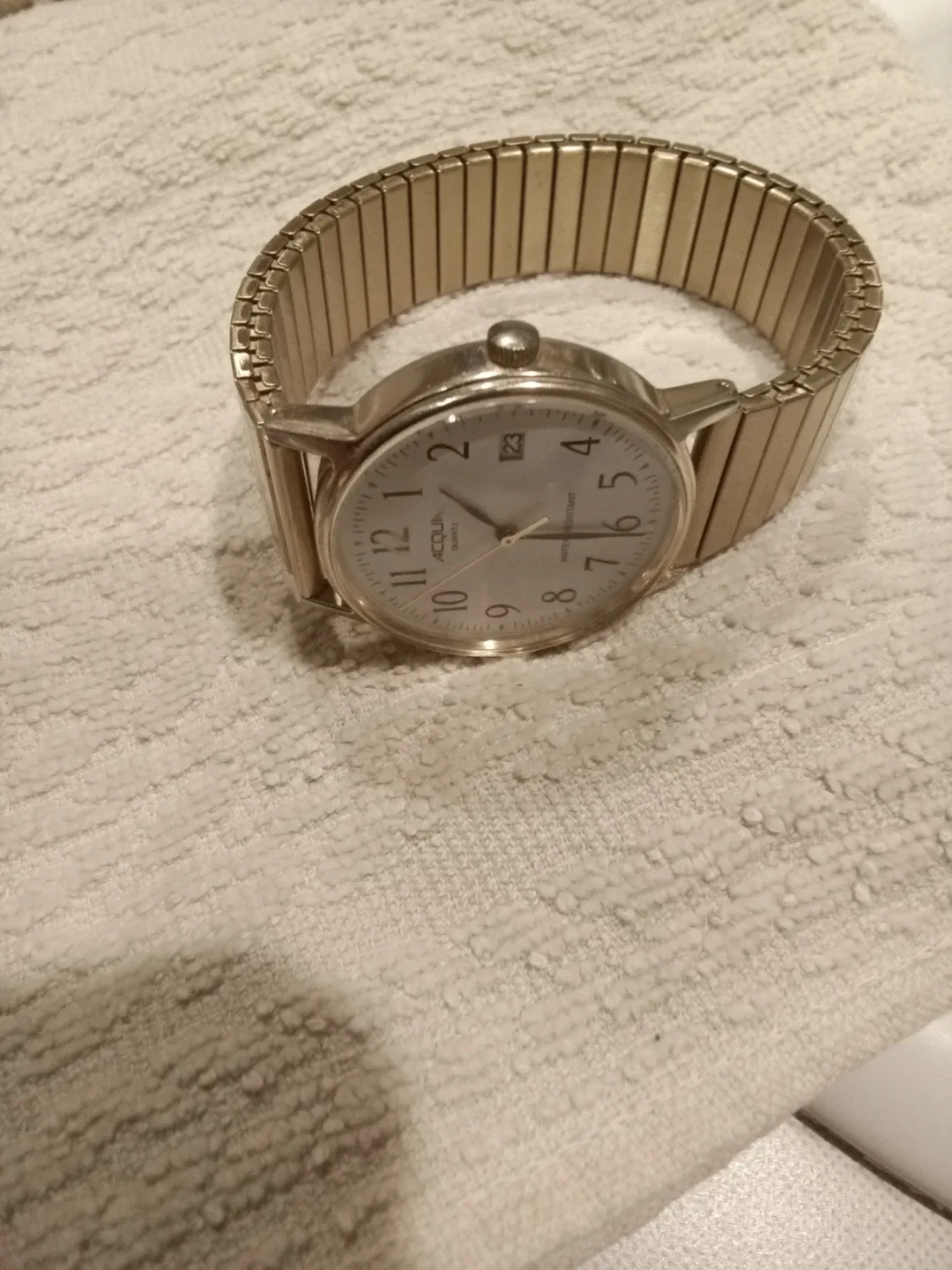 Vintage Acoua Quartz Water Resistant Watch image indicator(5)