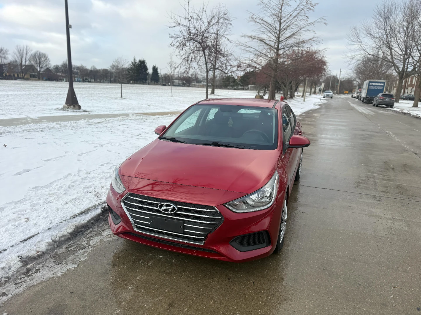 Red Hyundai Accent - photo 2
