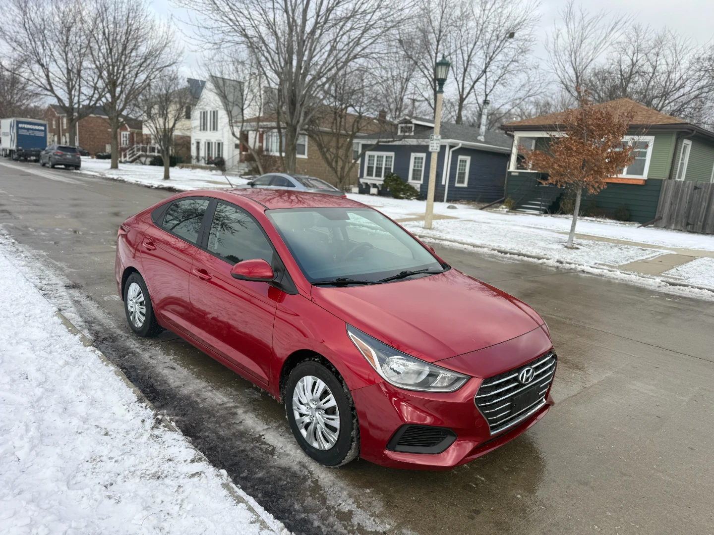Red Hyundai Accent - photo 4