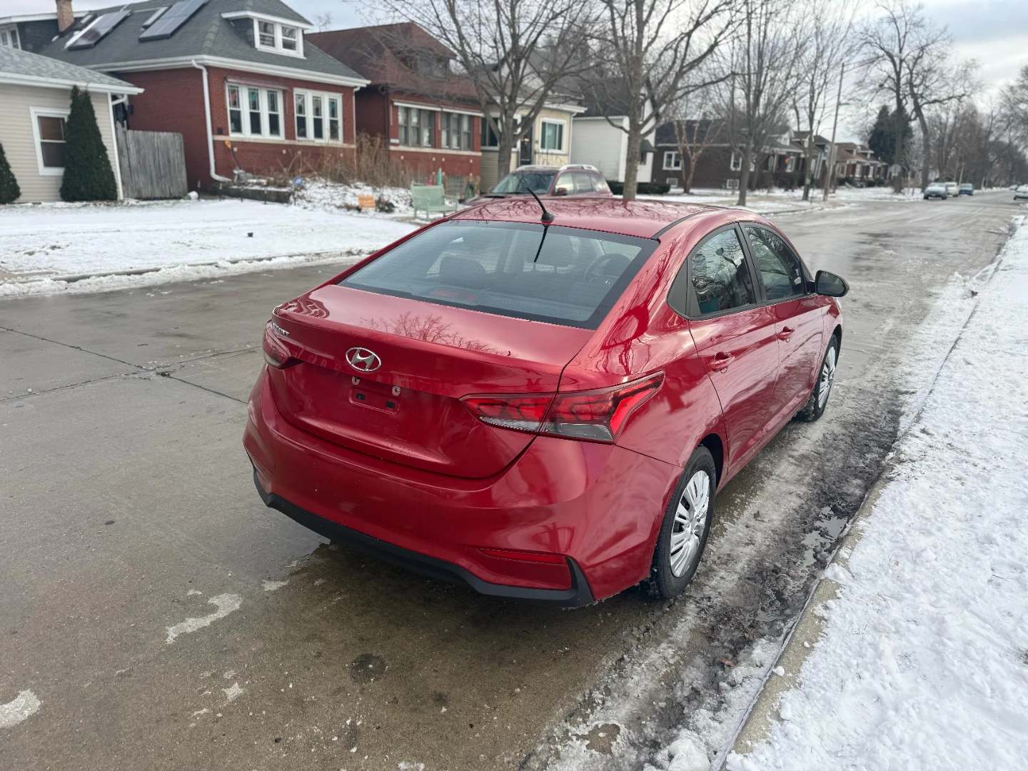 Red Hyundai Accent - photo 5