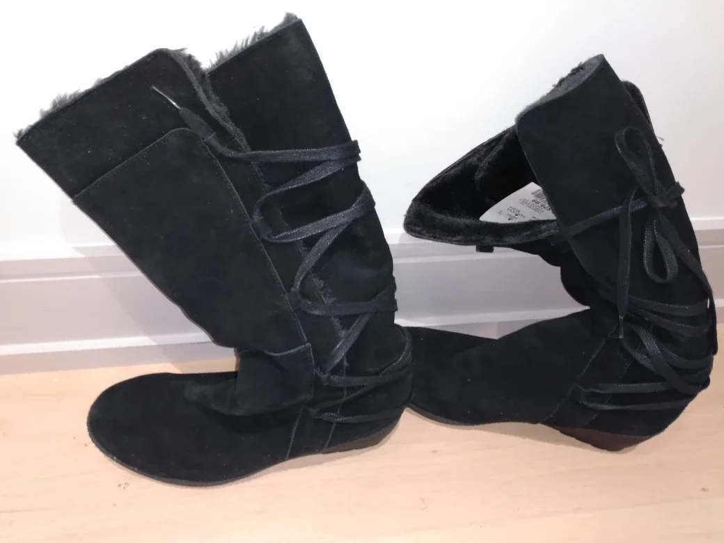 Women's black Santana new with price tag winter boots size 9