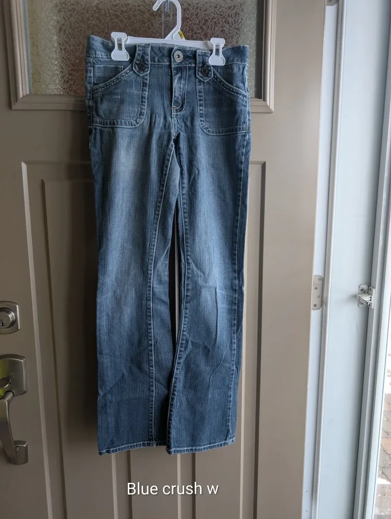 Womens sz 5 jeans $10 each image indicator(3)