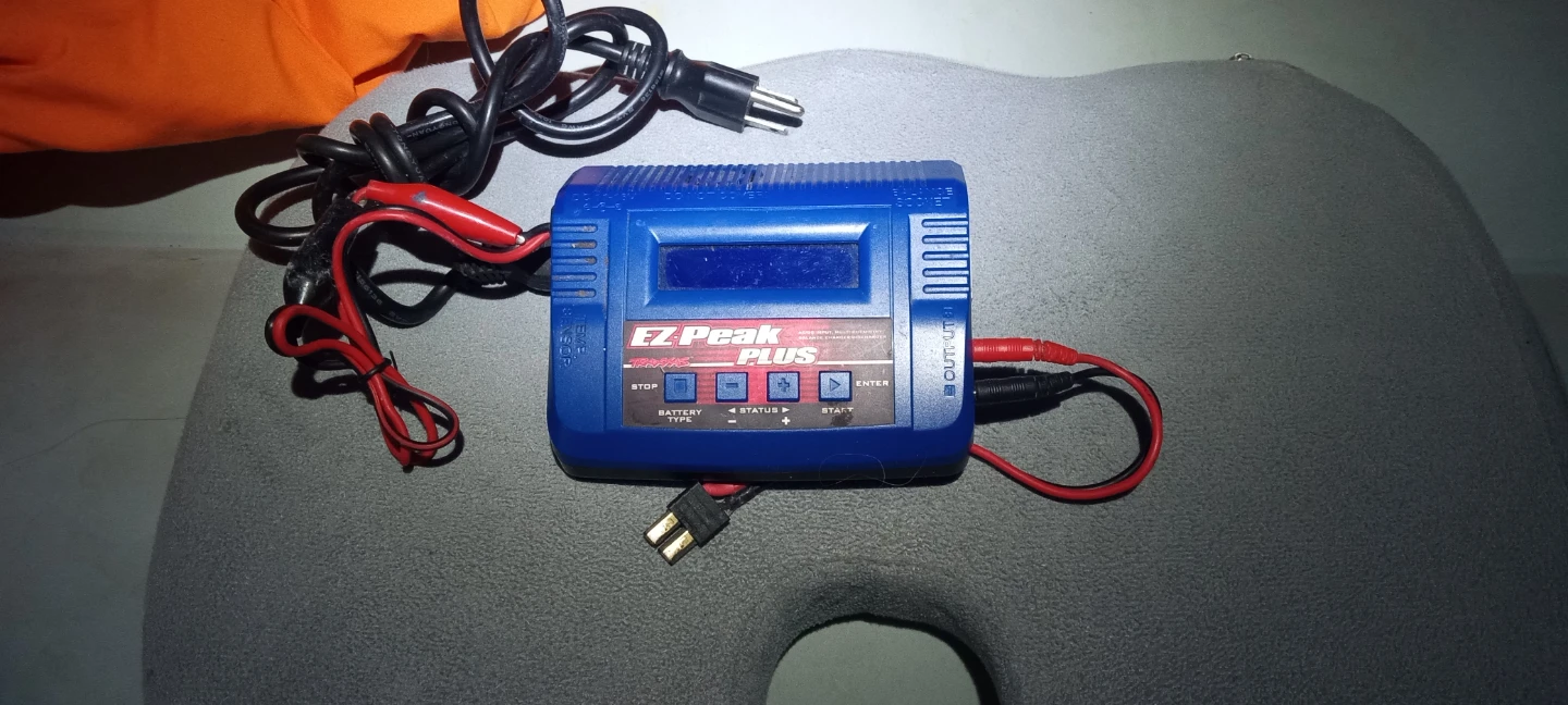 Traxxas EZ Peak Plus Battery Charger - photo 2