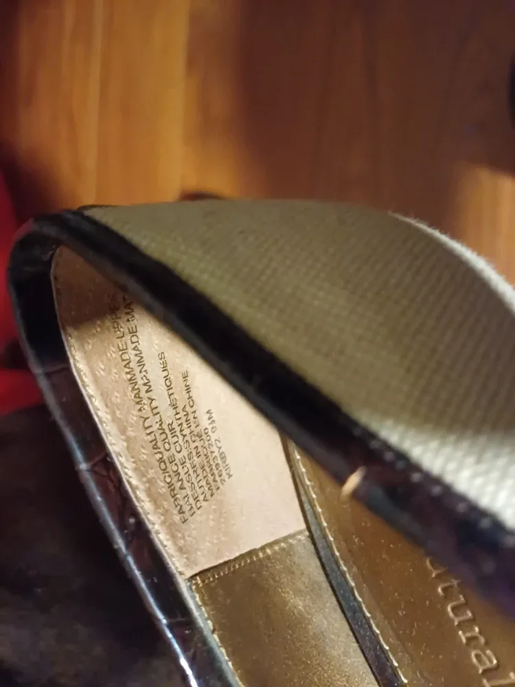 #Cleanout FREE Naturalizer Beige & Brown Heels - Size 9? image indicator(5)