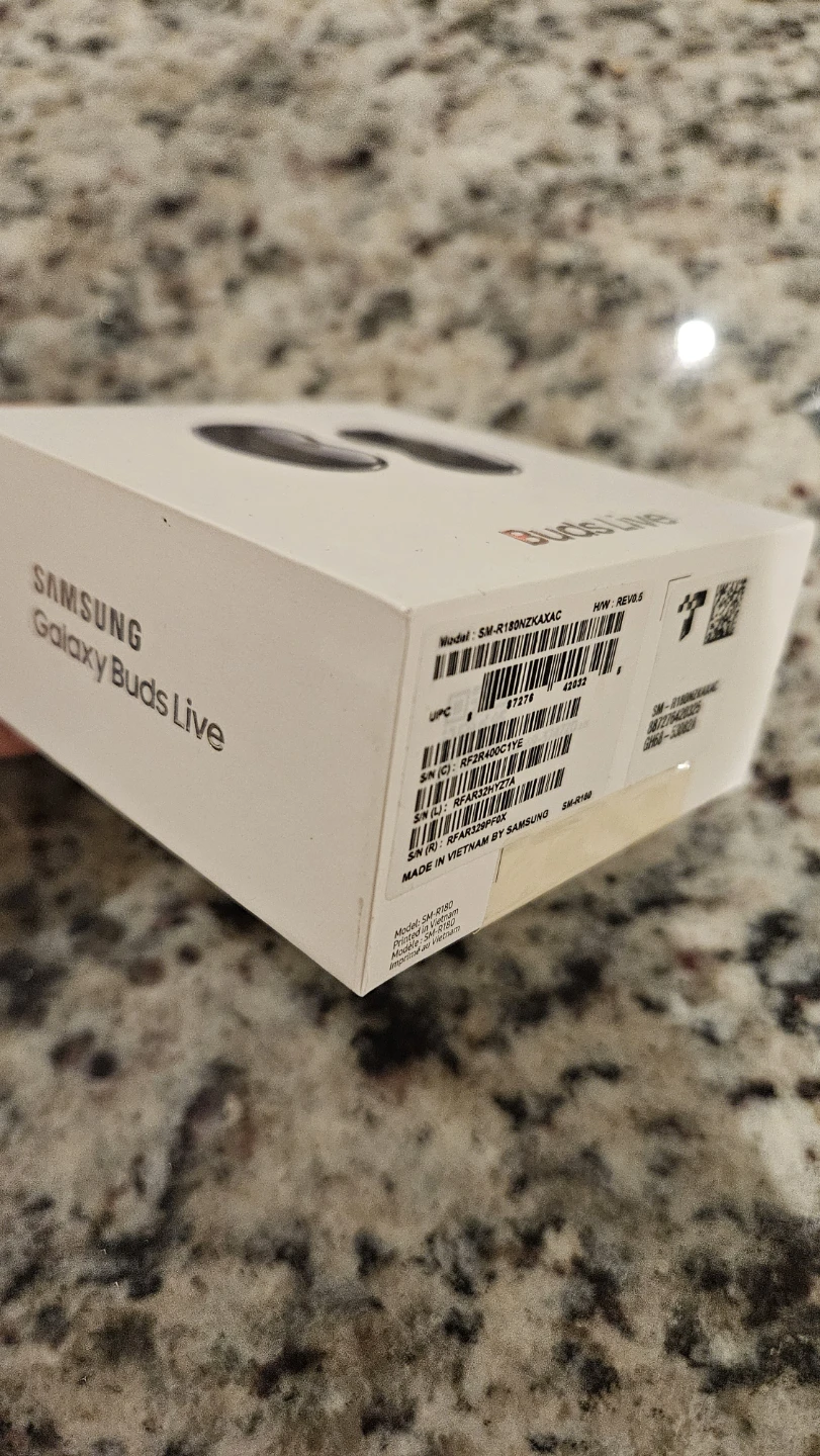 Samsung Galaxy Buds Live - Like New! - photo 2