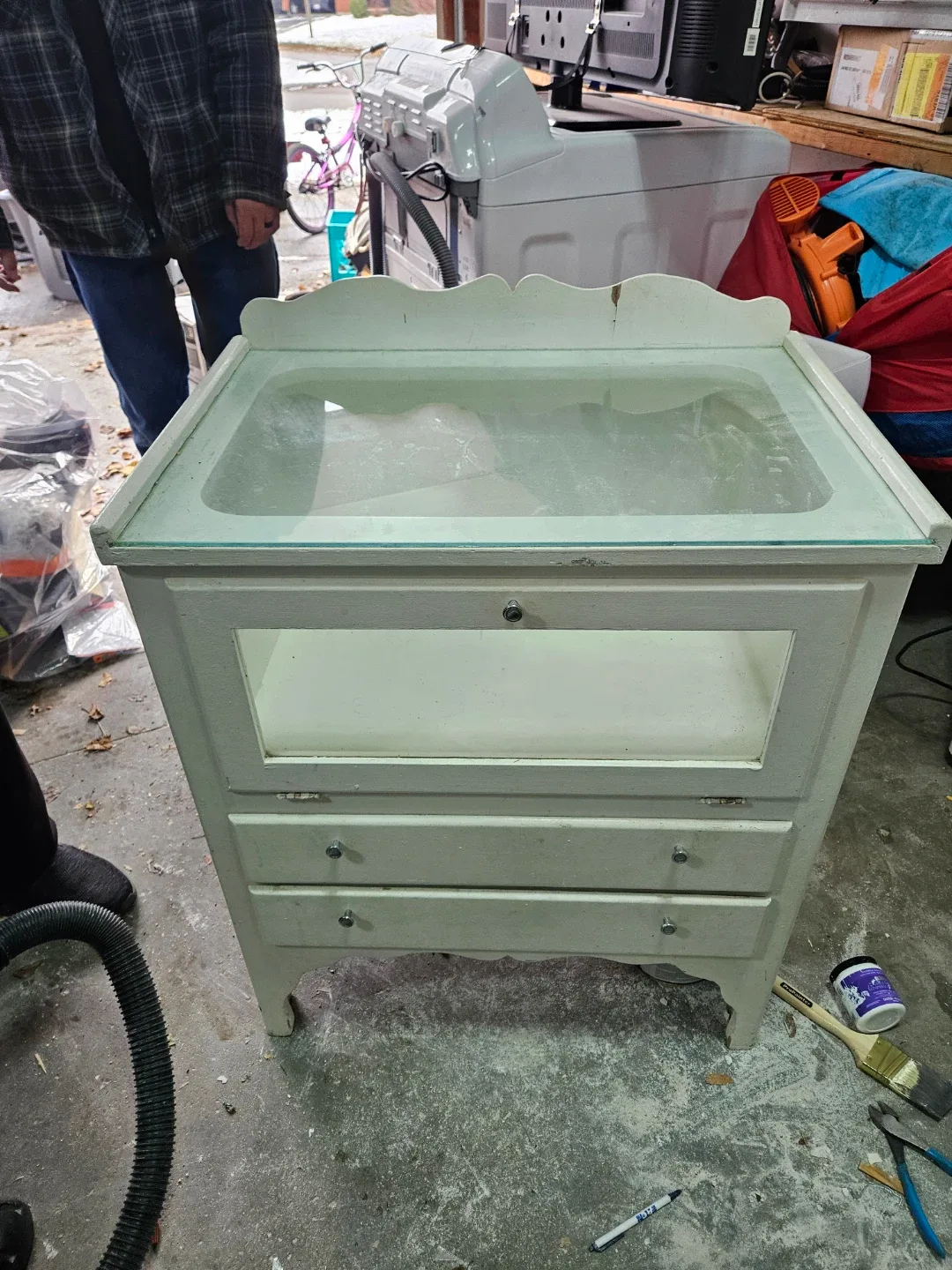 Antique White Display Cabinet image indicator(2)