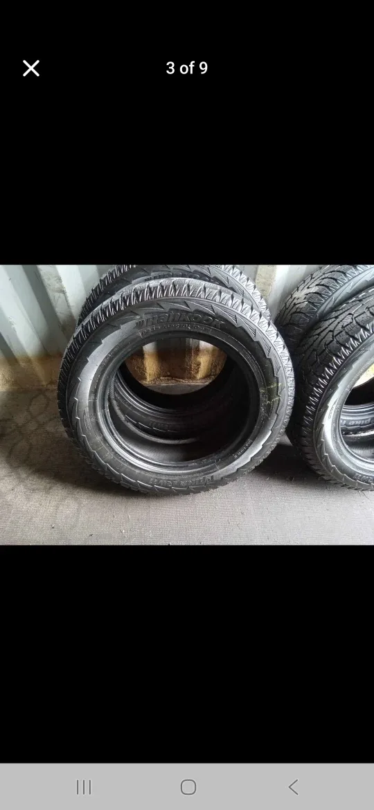 Set of 4 HANKOOK winter tires  (235 65 18) LIKE NEW image indicator(2)