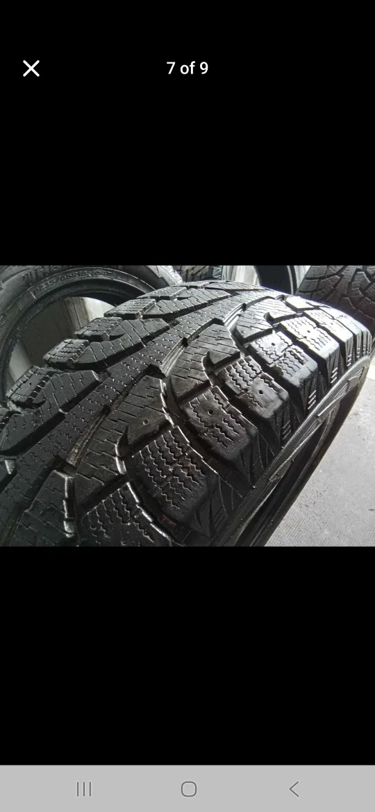 Set of 4 HANKOOK winter tires  (235 65 18) LIKE NEW image indicator(7)