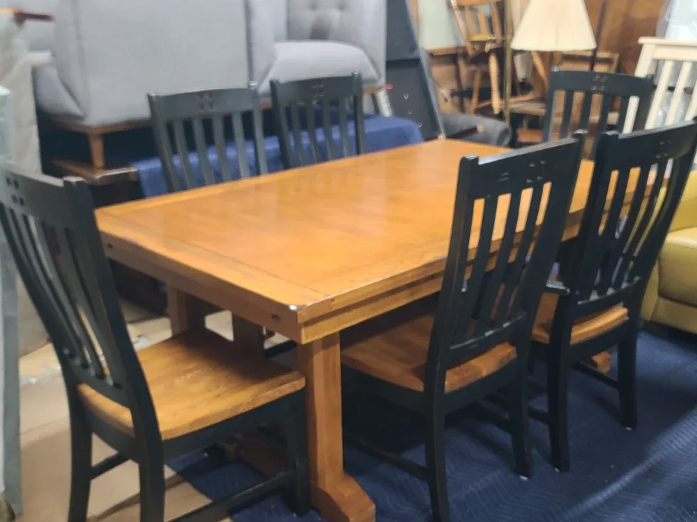 OAK DINING TABLE WITH EXTENSION AND 6 CHAIRS