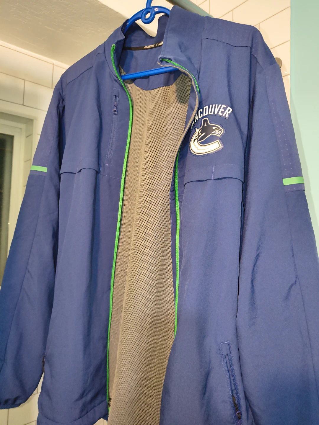 Adidas Vancouver Canucks Jacket - Size L - photo 3