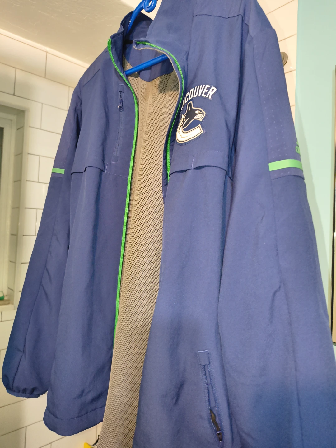 Adidas Vancouver Canucks Jacket - Size L - photo 4
